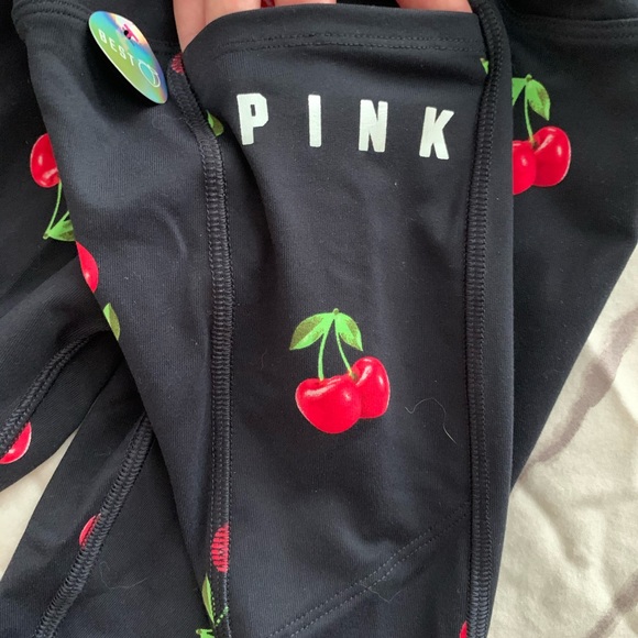 PINK Ultimate V Legging (Black Cherries) - Picture 5 of 6